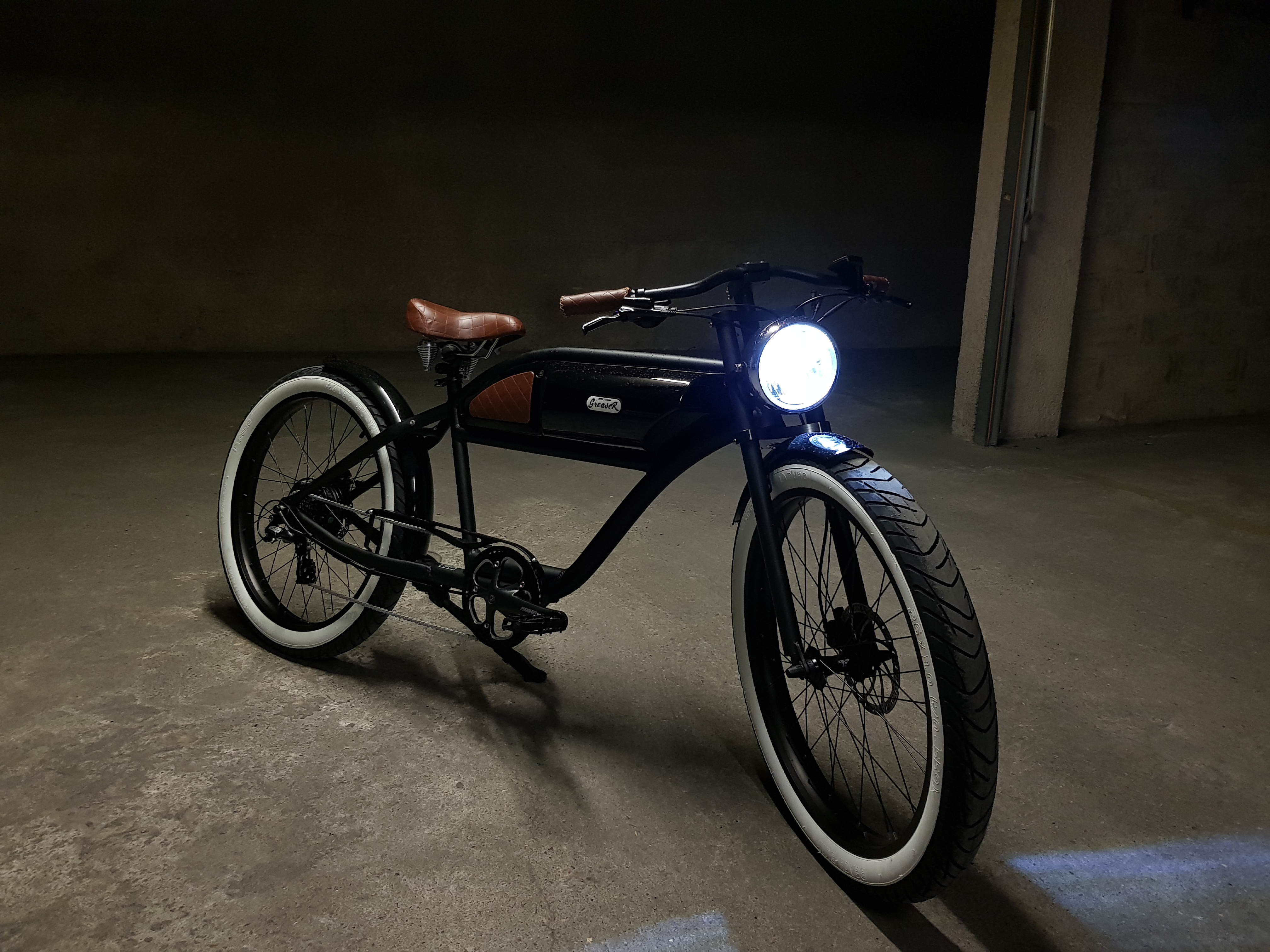 Frontlampe LED schwarz mit Lackfehler