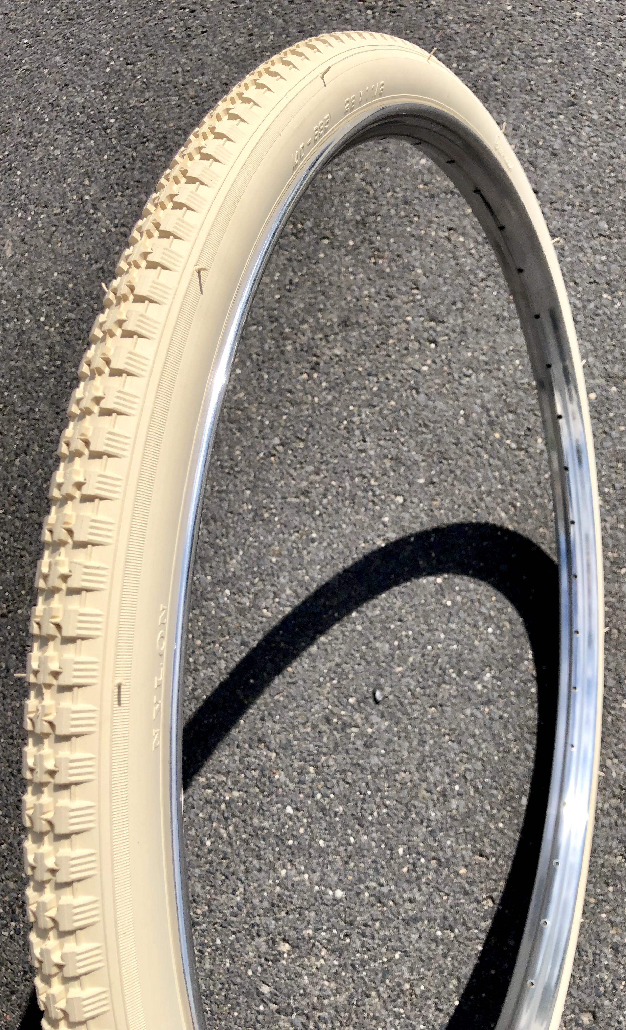 28 x 1 1/2 40-635 Reifen creme beige