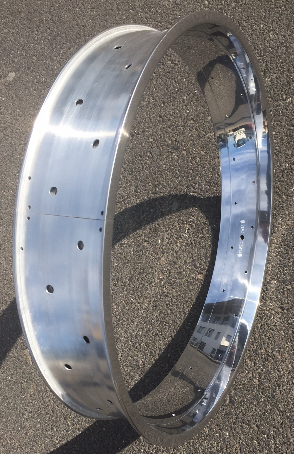 Alufelge 24 Zoll 102 mm hochglanzpoliert