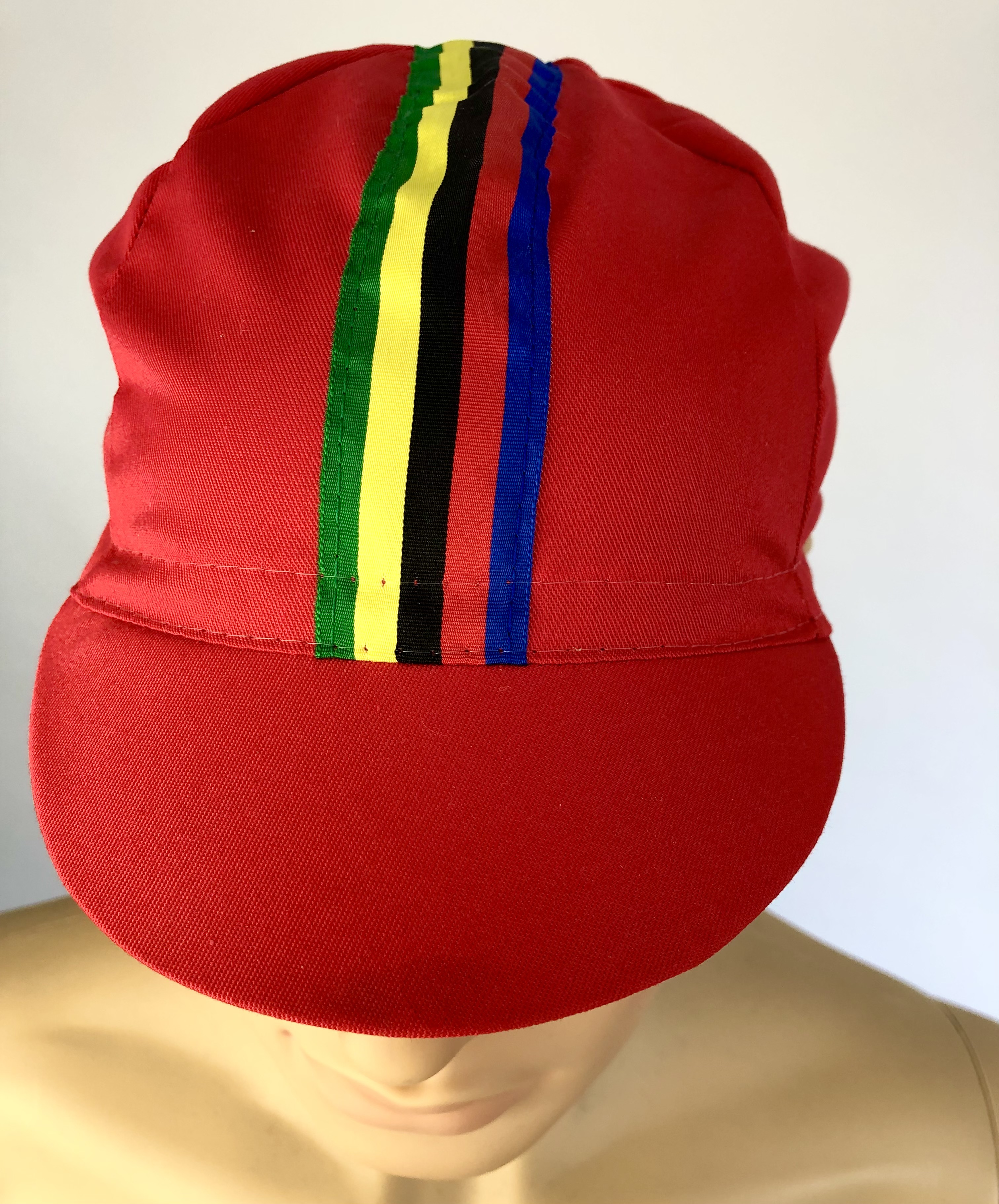 Retro Radsportmütze Rot mit bunten Streifen