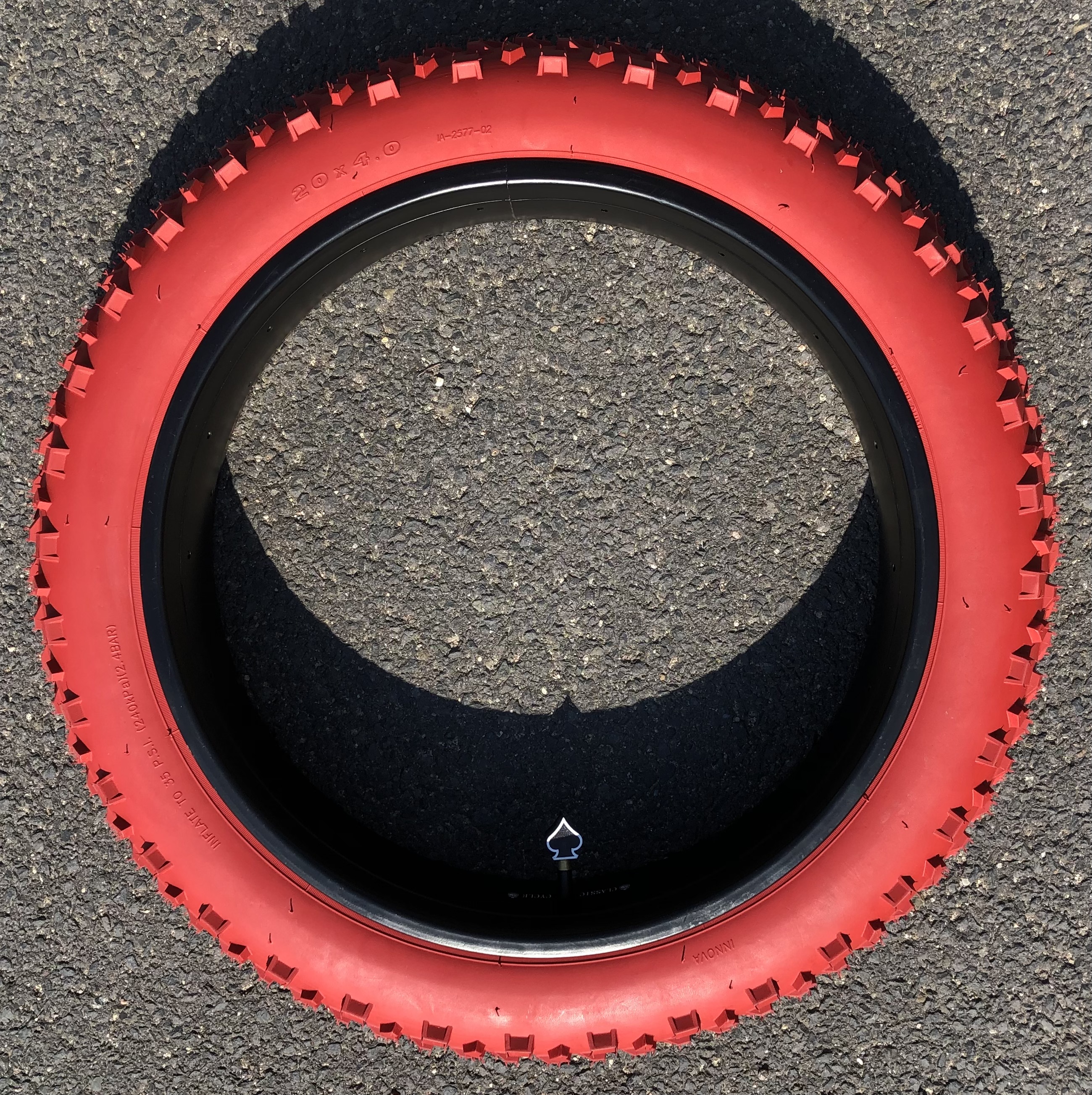204 Reifen 20 x 4.0 rot