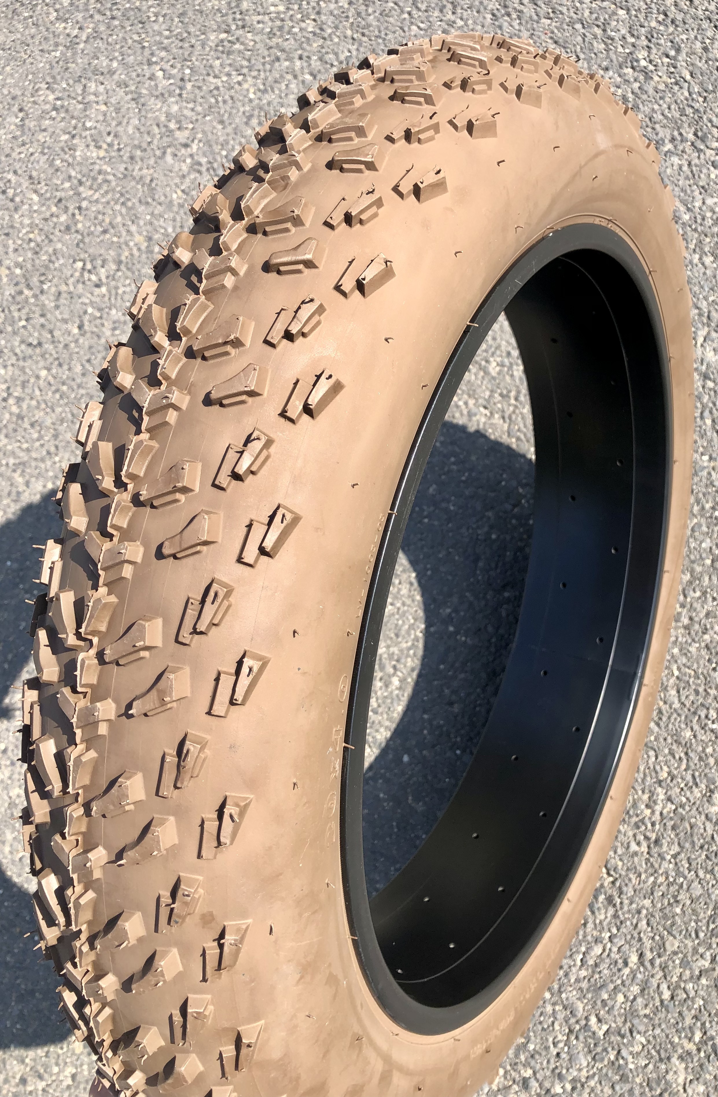 204 Reifen 20 x 4.0 braun
