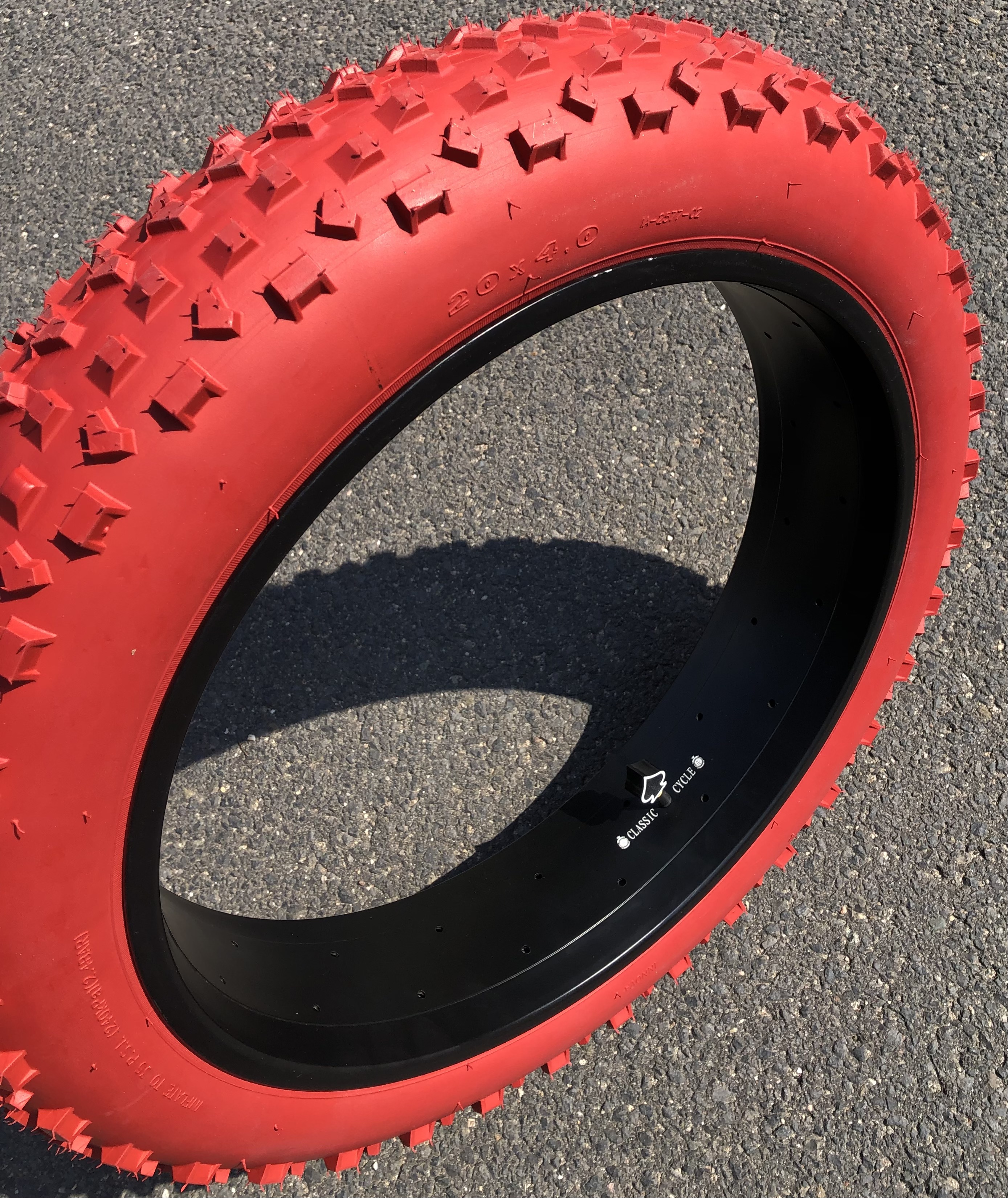204 Reifen 20 x 4.0 rot