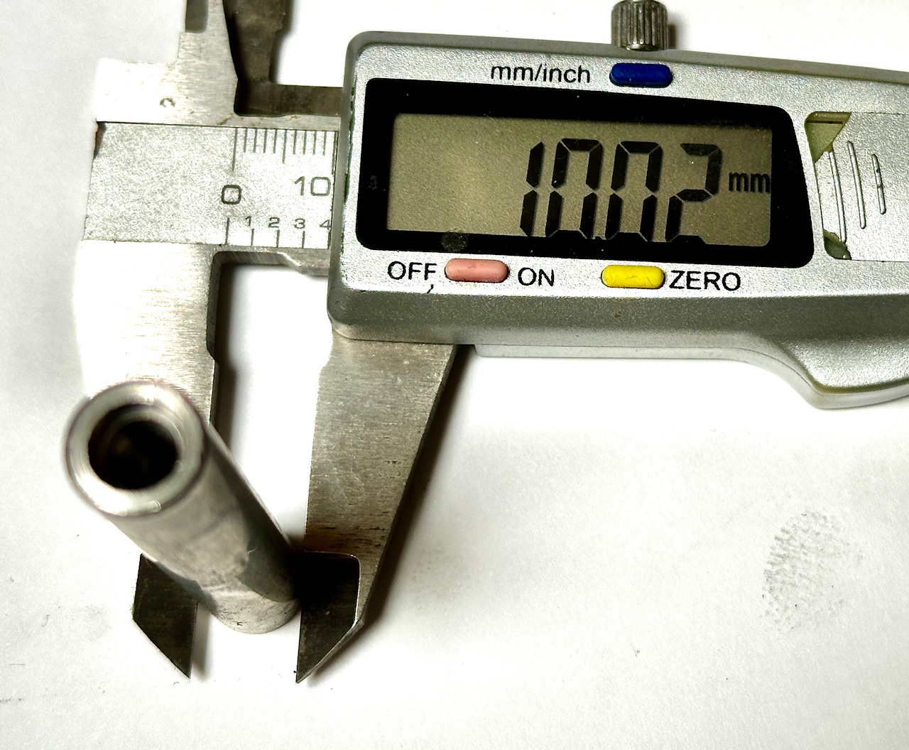 Verbindungsmuffe / Gewindehülse rund M6, 60 x 10 mm
