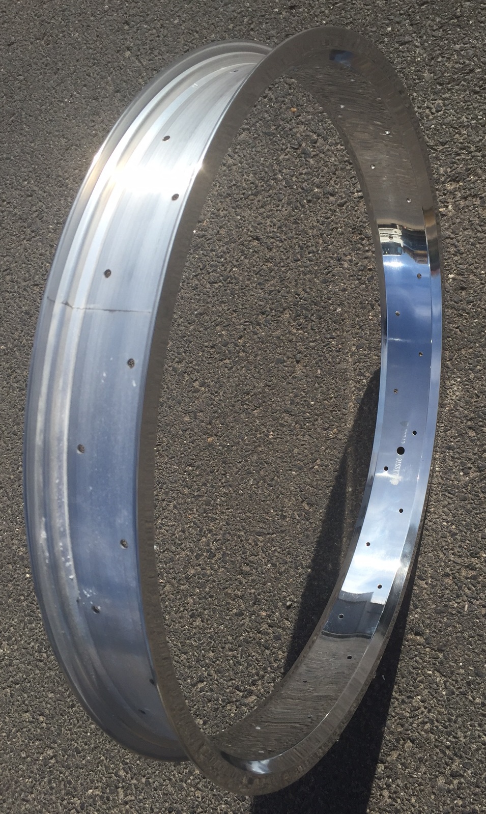 Alufelge 24 Zoll 67 mm hochglanzpoliert