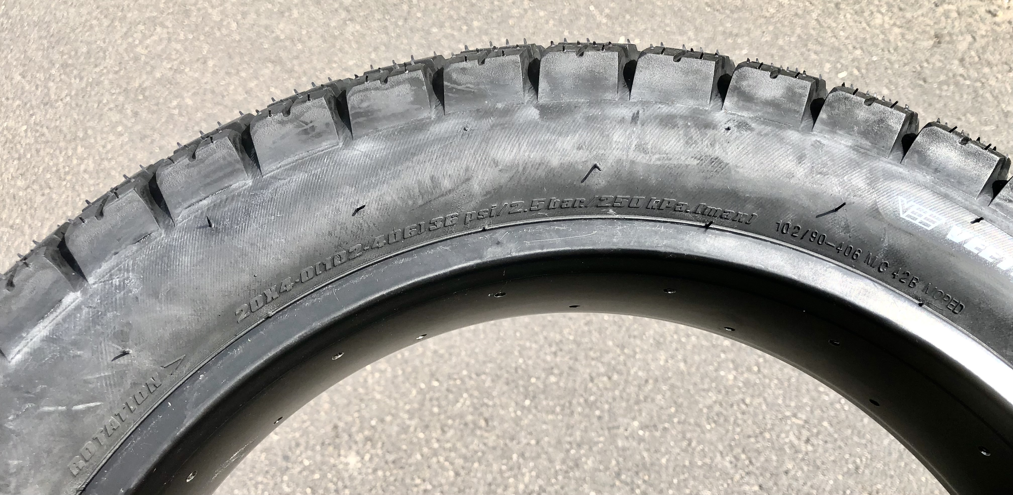 204 Vee Rubber E-Huntsman Reifen 20 x 4.0  Zoll reinschwarz