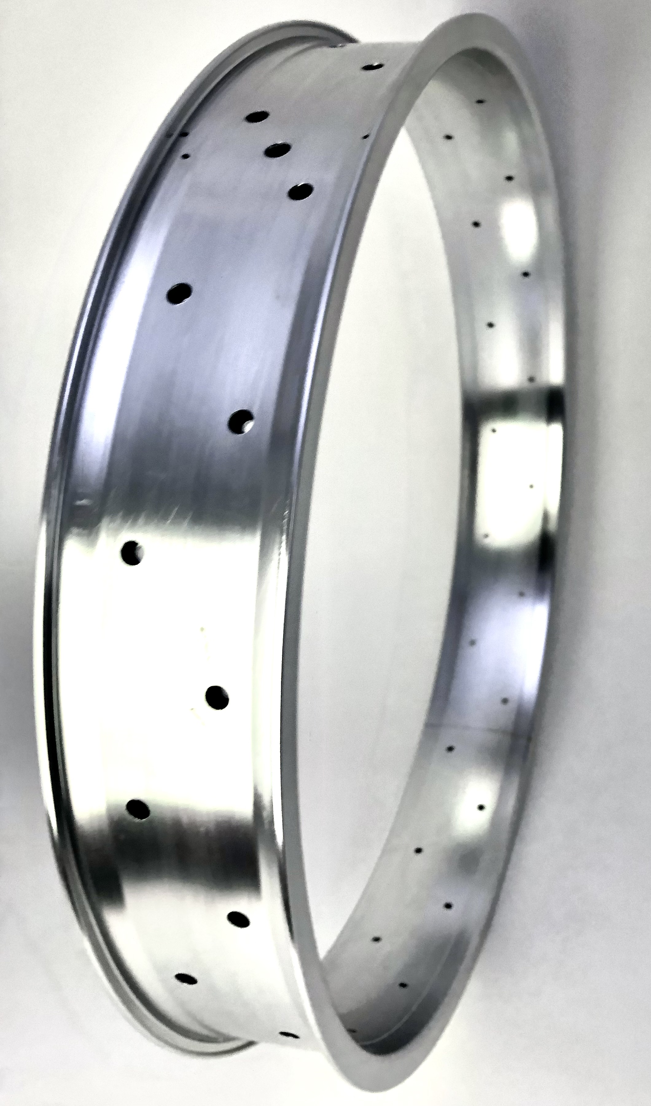 Alufelge 24 Zoll 80 mm Alu gebürstet