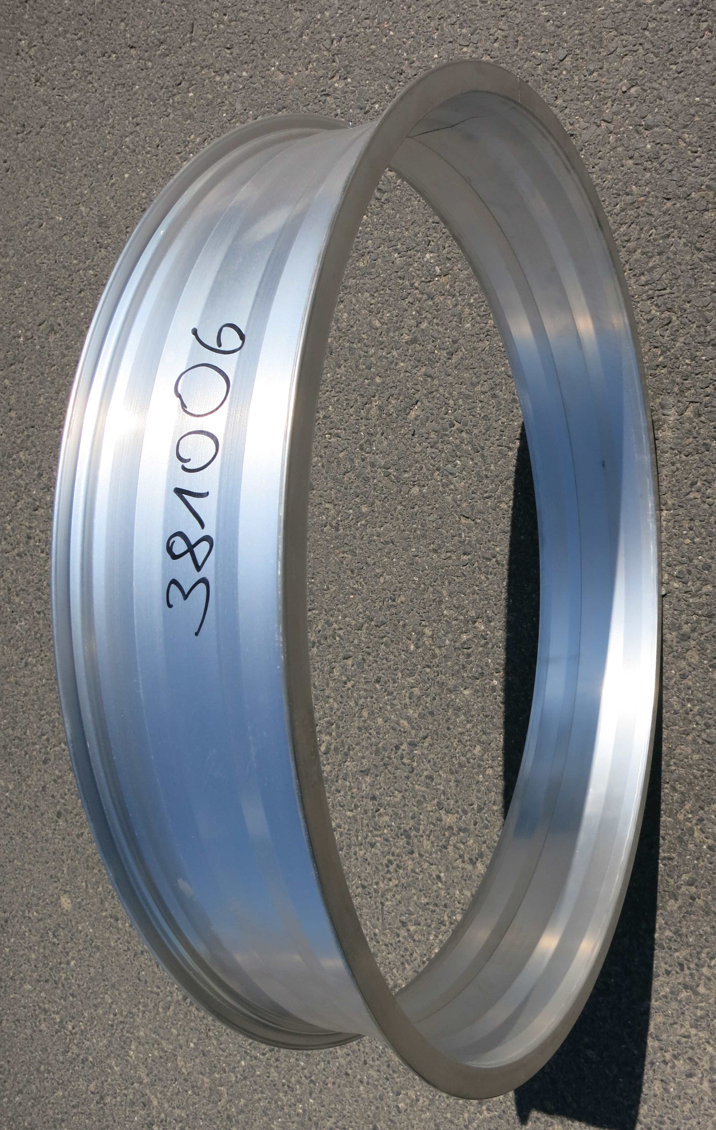 Alufelge ohne Löcher 24 Zoll 100 mm breit roh