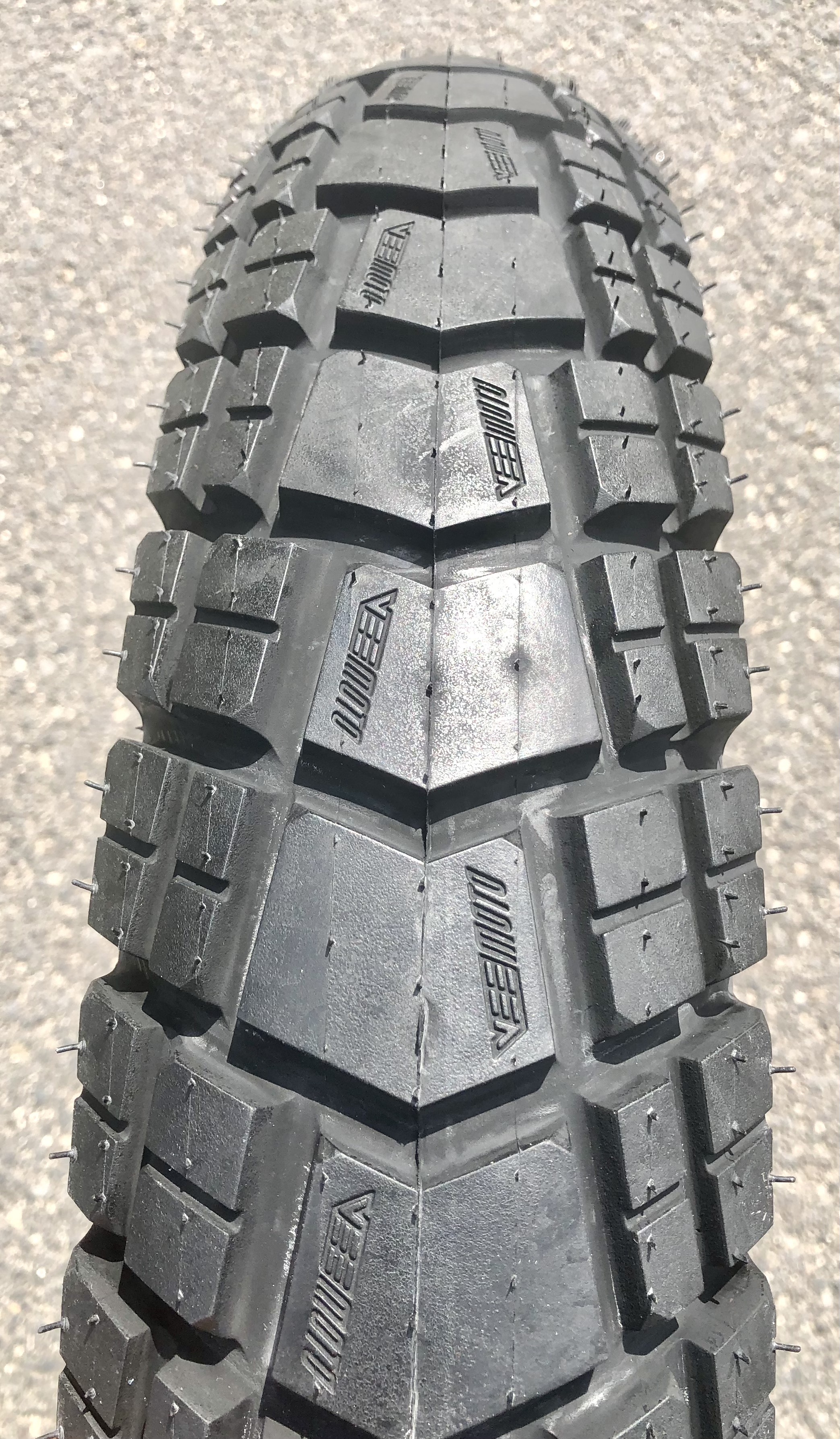 204 Vee Rubber E-Huntsman Reifen 20 x 4.0  Zoll reinschwarz