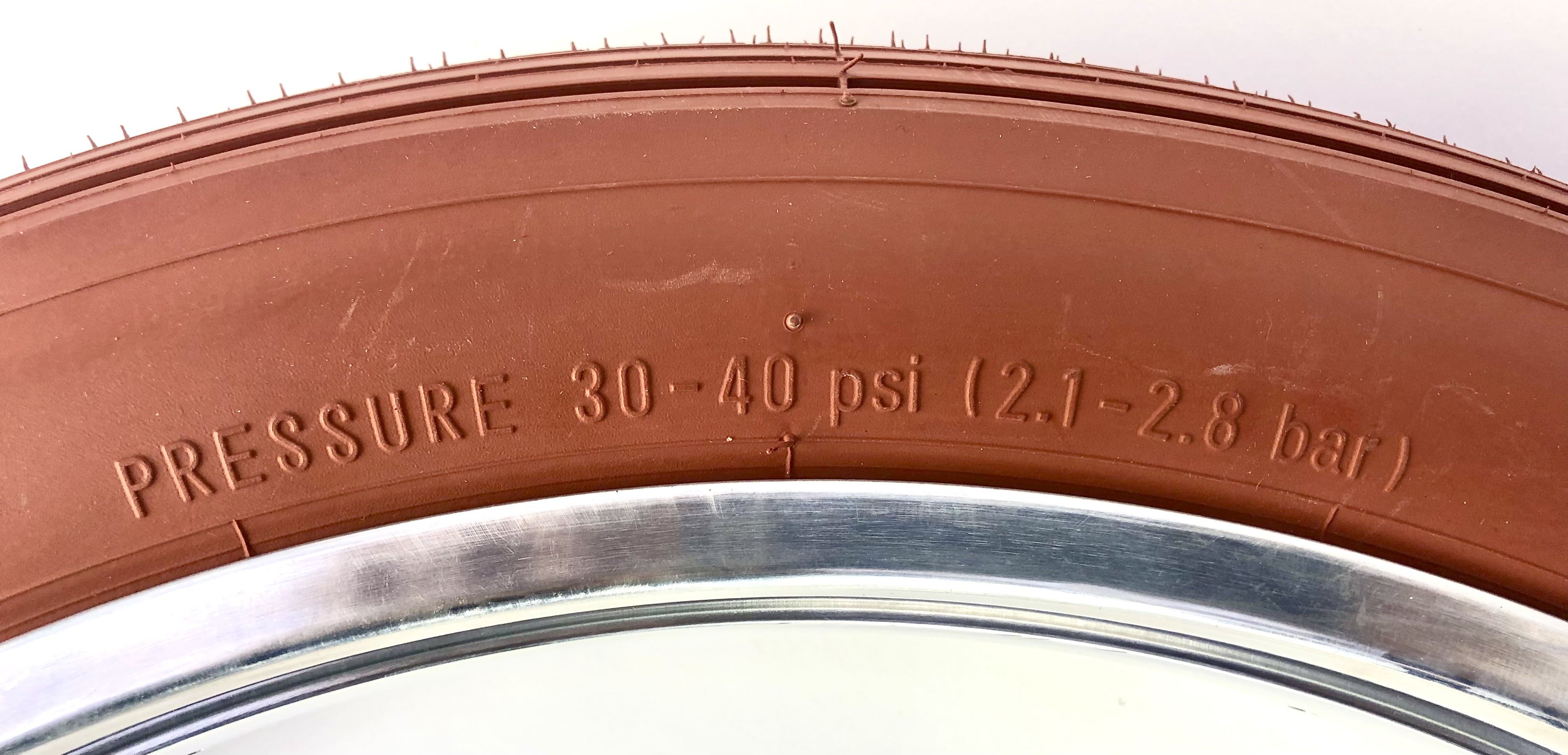24 x 3.0 Thick Brick Reifen ziegelrot / tonfarben