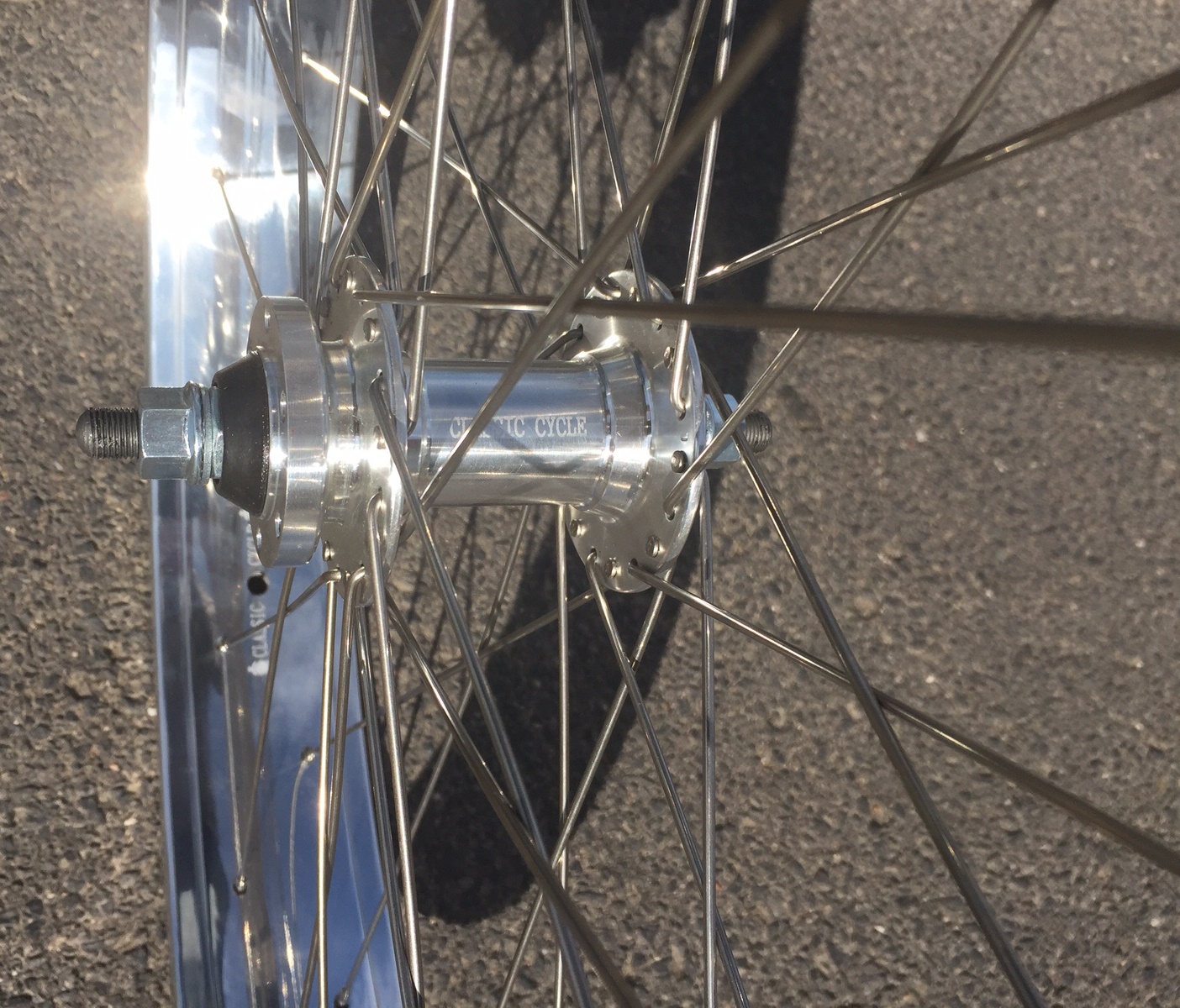 24 Vorderrad 82 mm Alufelge, Scheibenbremse poliert