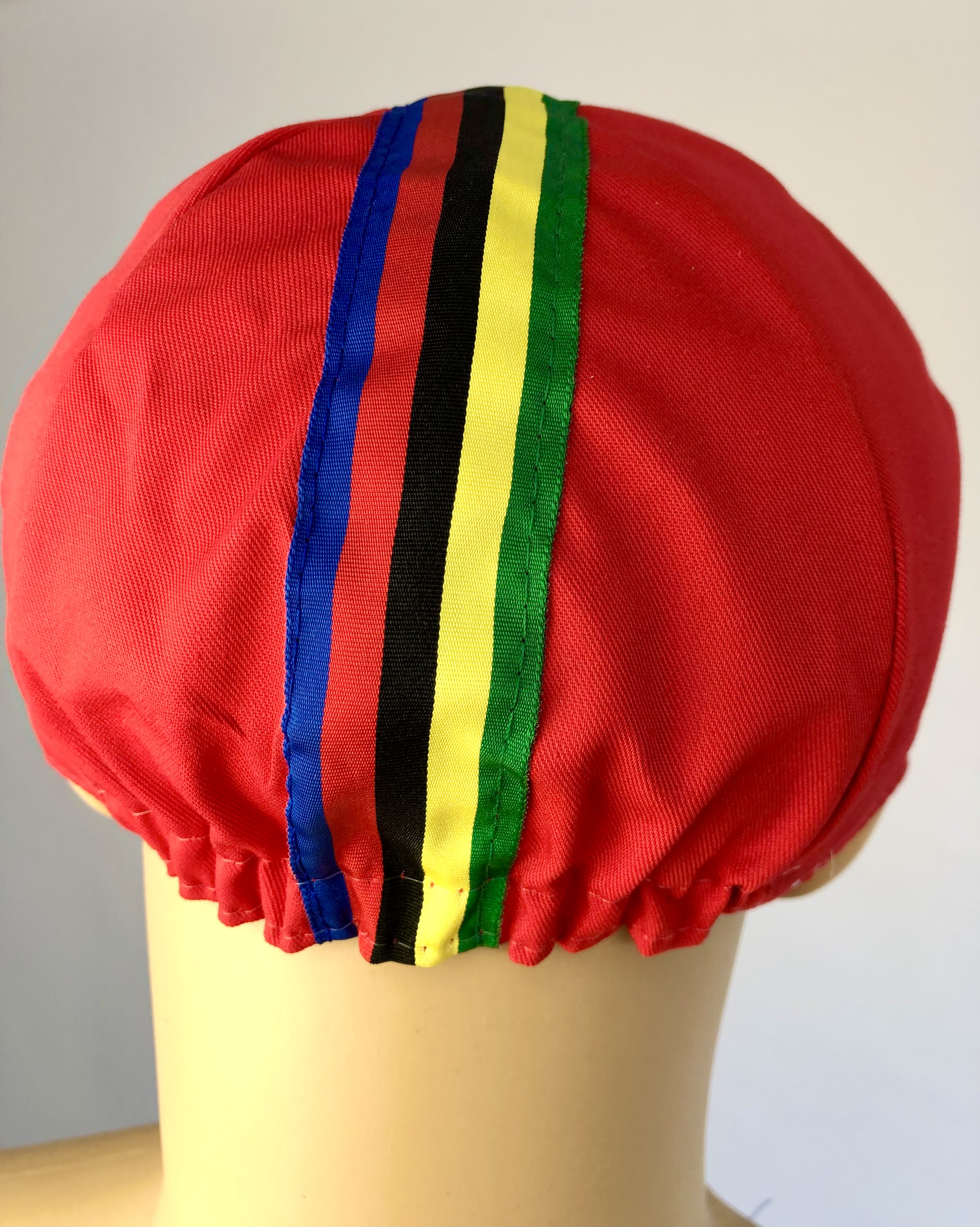 Retro Radsportmütze Rot mit bunten Streifen