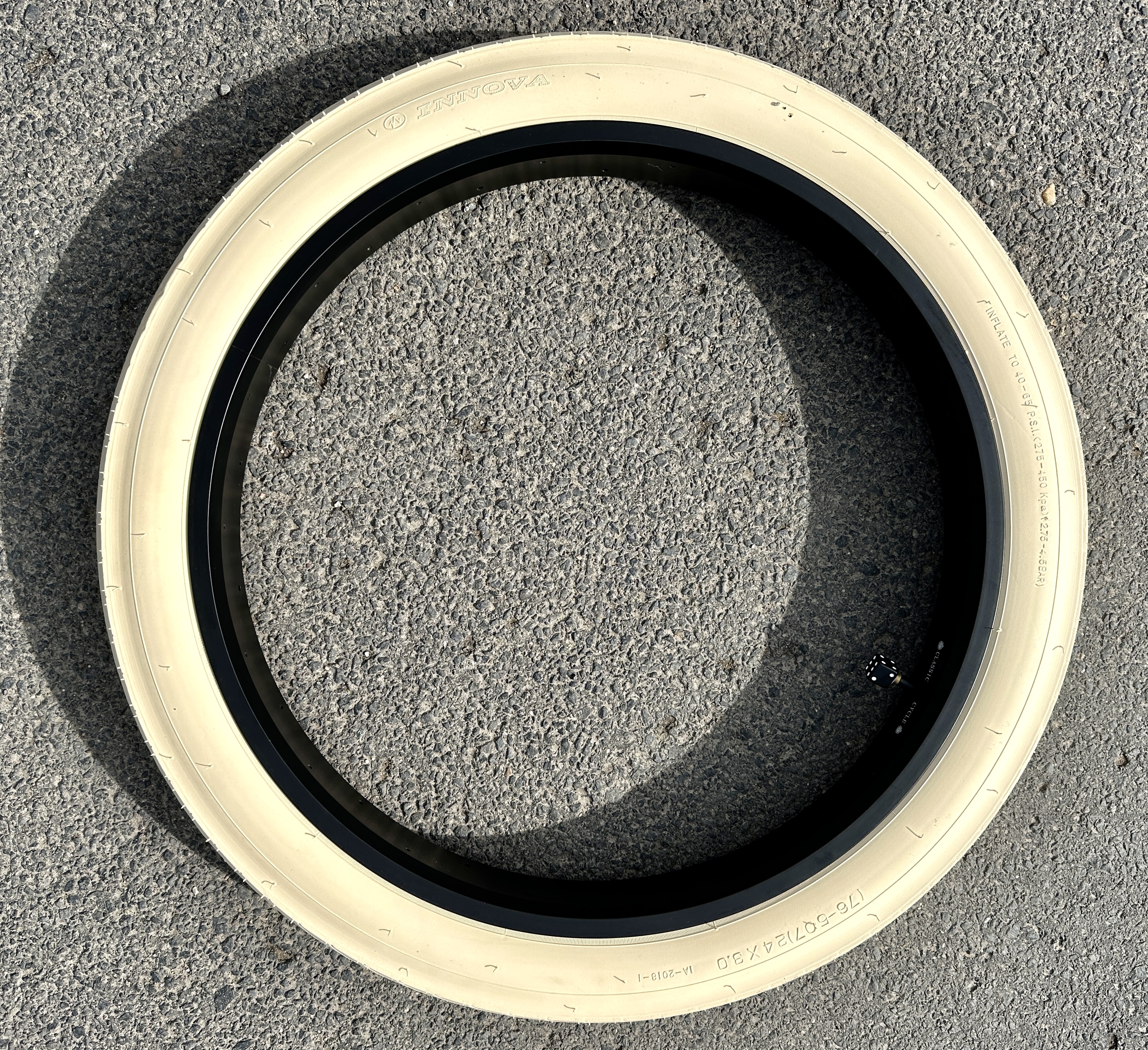 Reifen Street Hog 24 x 3.0 creme
