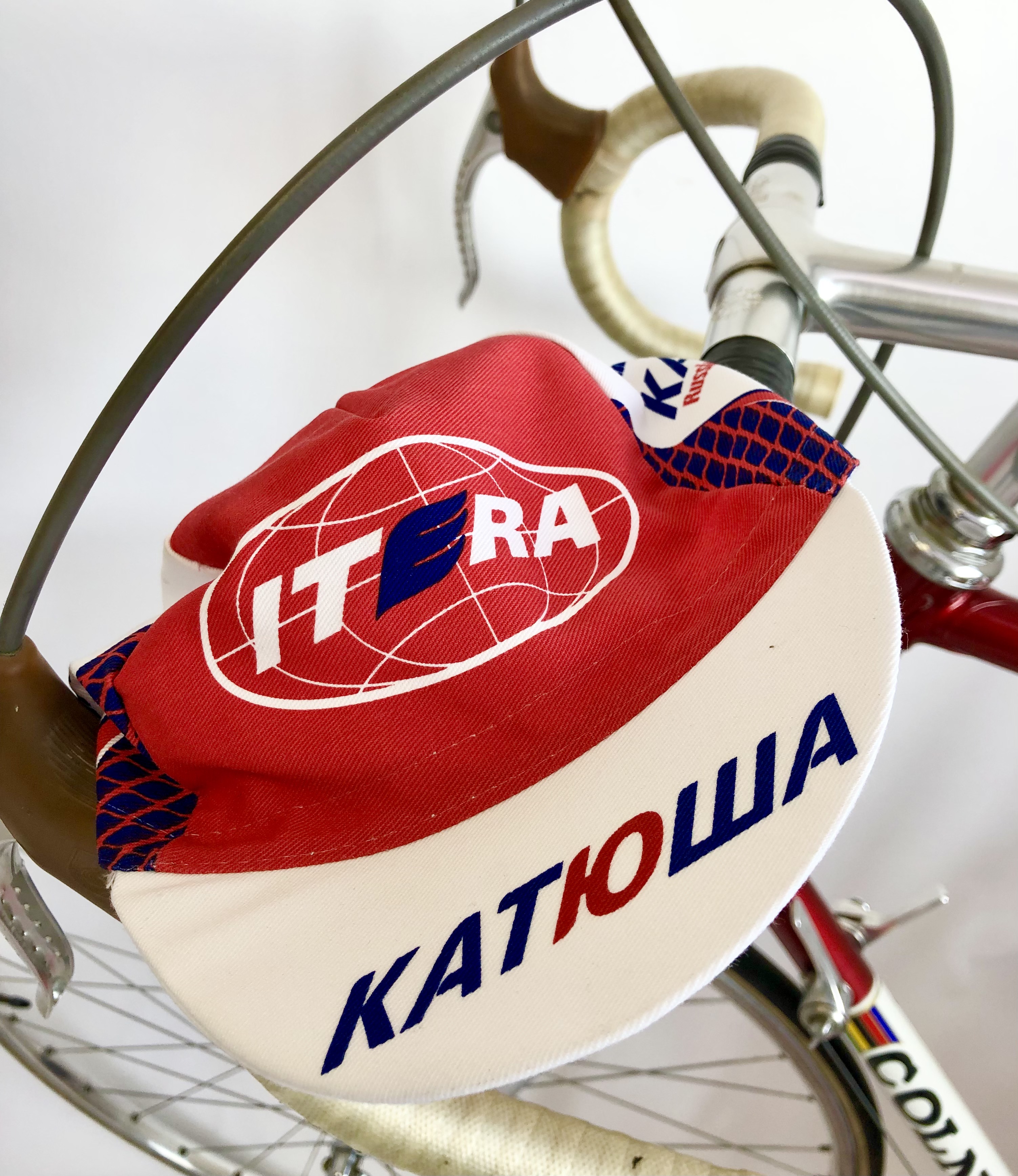 Retro Radsportmütze Team Katusha - Itera, rot / weiß