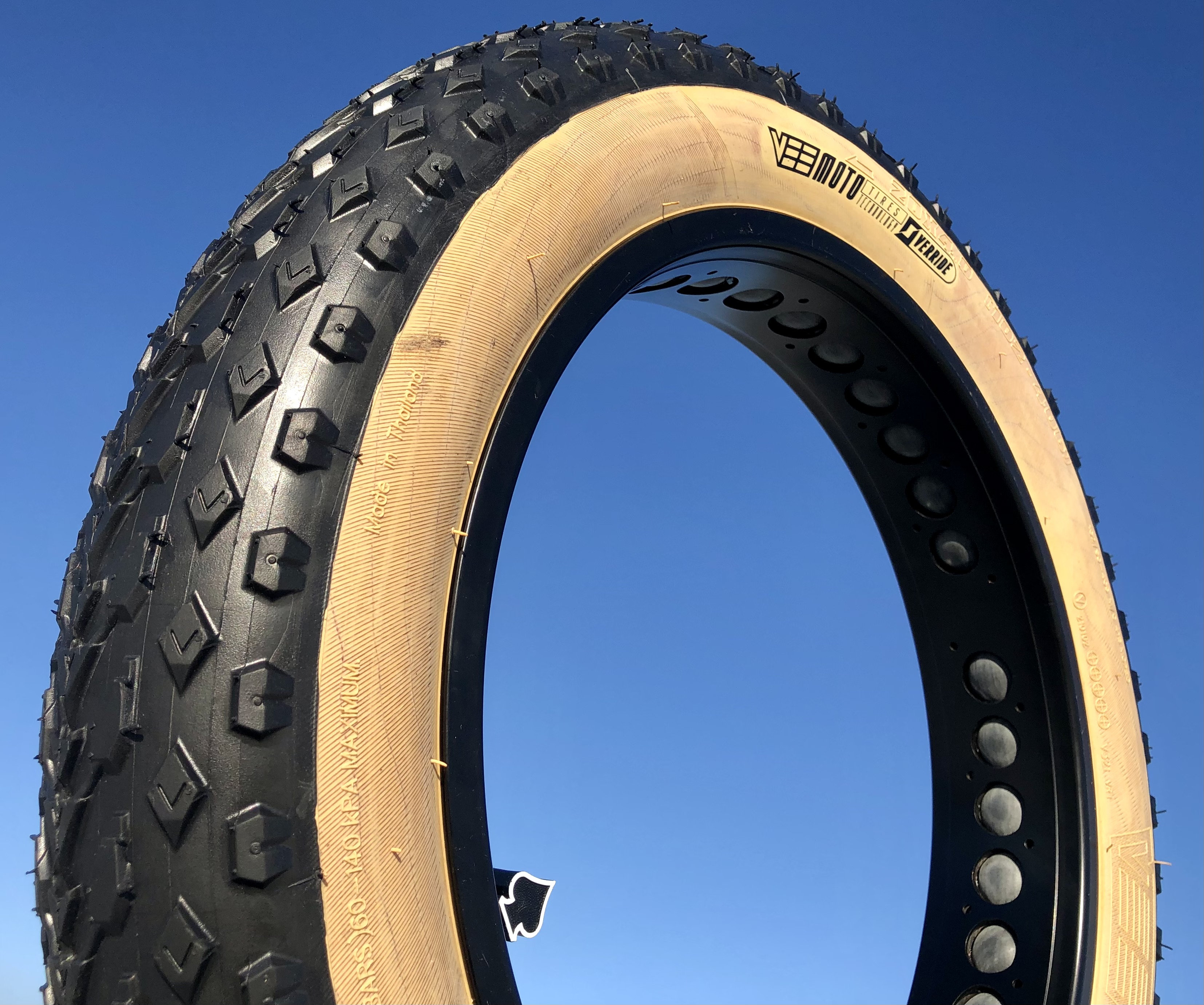 204 Vee Rubber E-Mission Command Skinwall Reifen 20 x 4  Zoll
