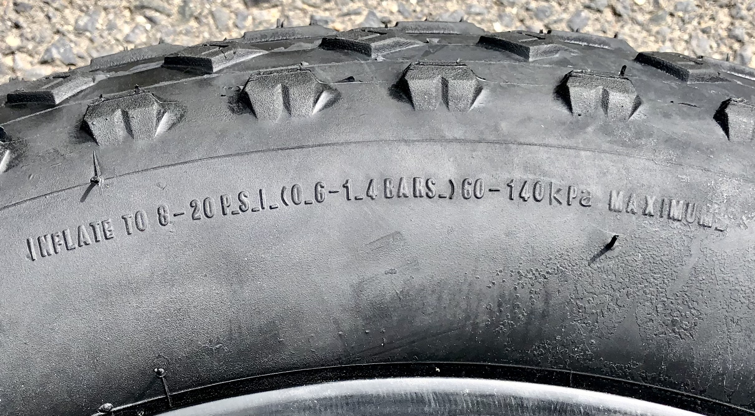 204 Vee Rubber E-Mission Command Reifen 20 x 4 schwarz