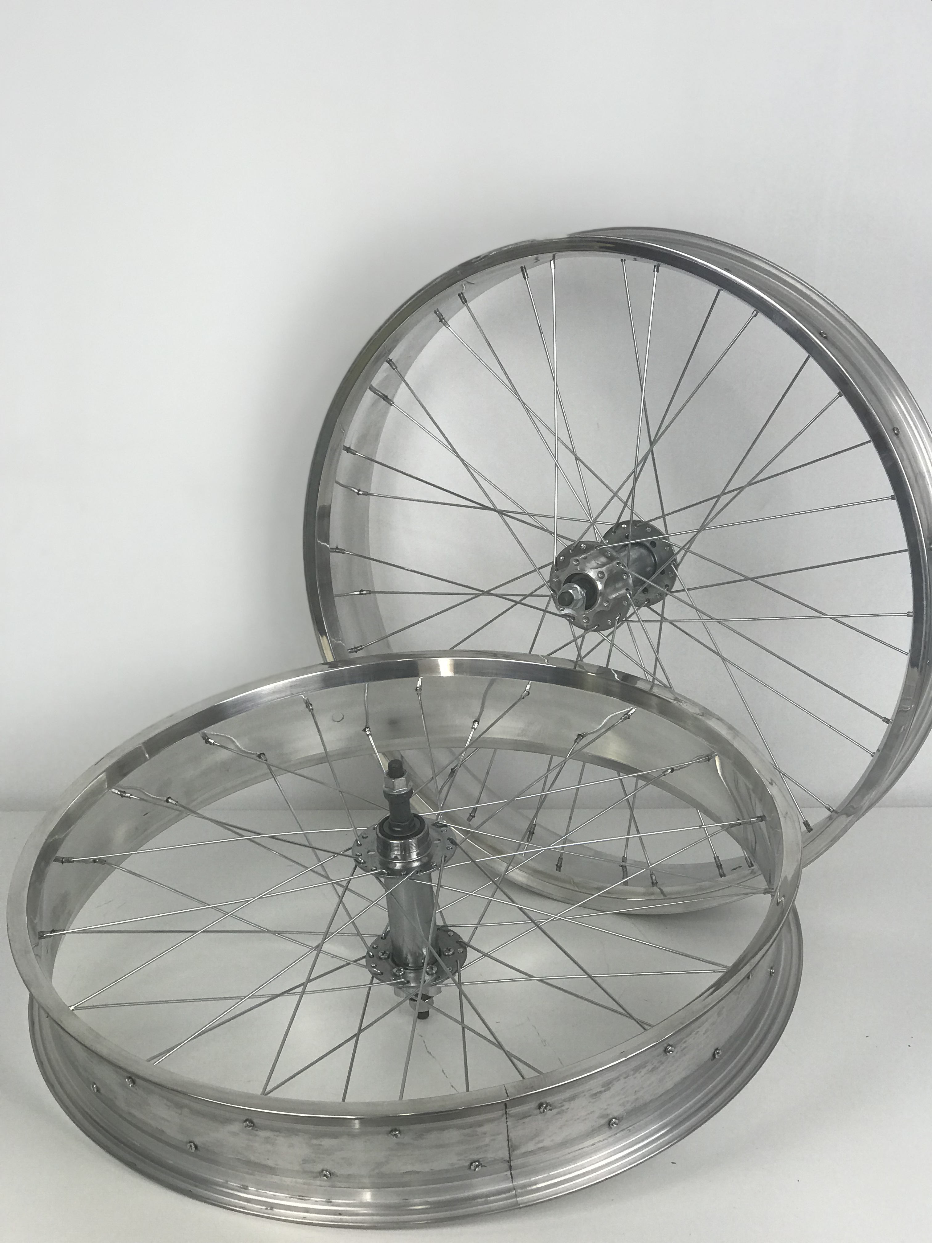 Laufradsatz 82 x 4, Vorder- und Hinterrad, 24 Zoll silber poliert