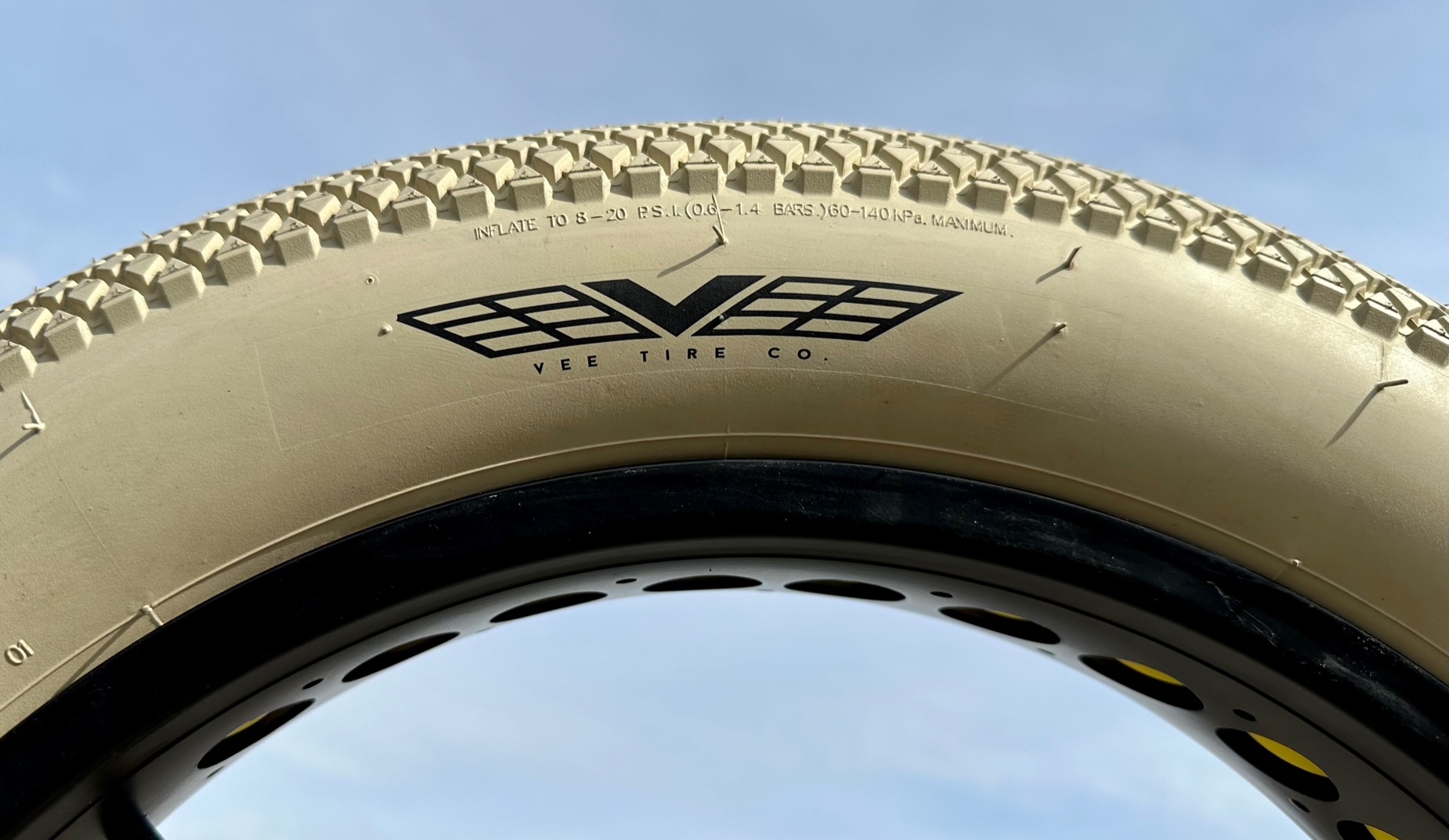 Limited Edition E-Speedster Sandbeige, Reifen 20 x 4
