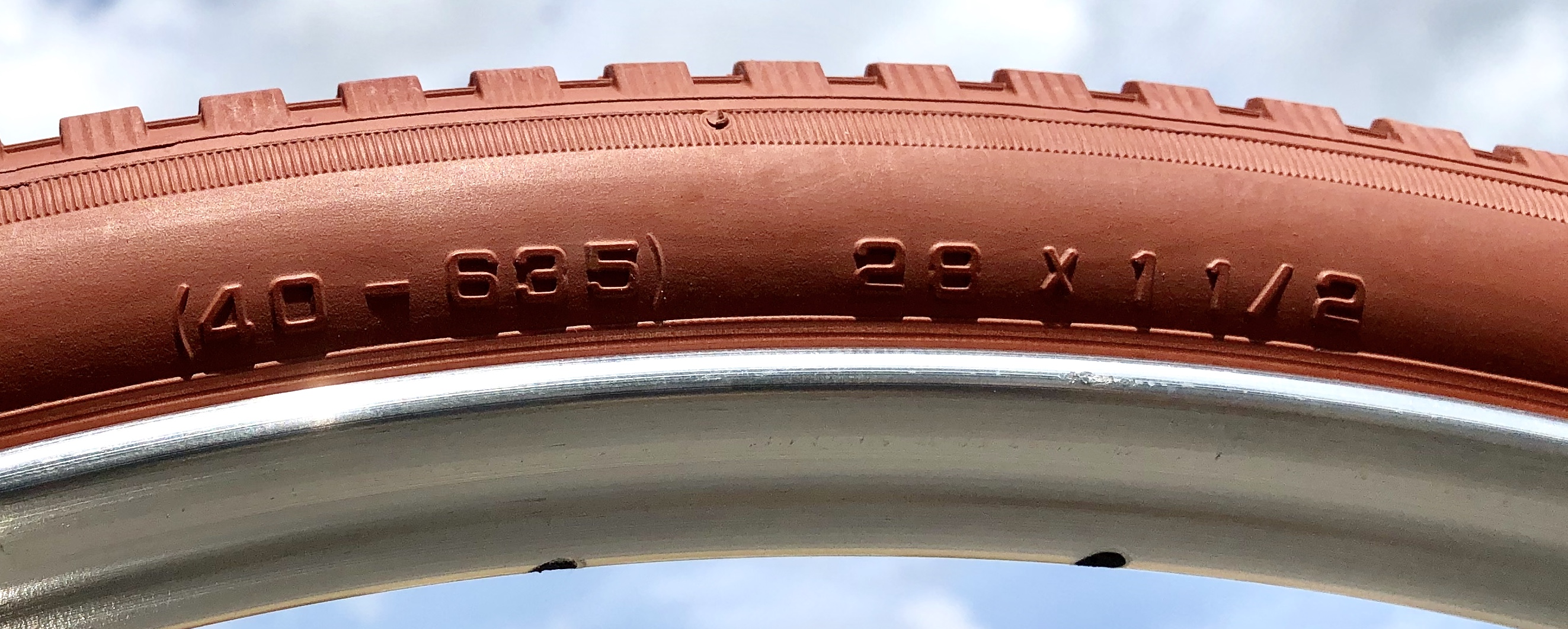 28 x 1 1/2 40-635 Reifen ziegelrot tonfarben