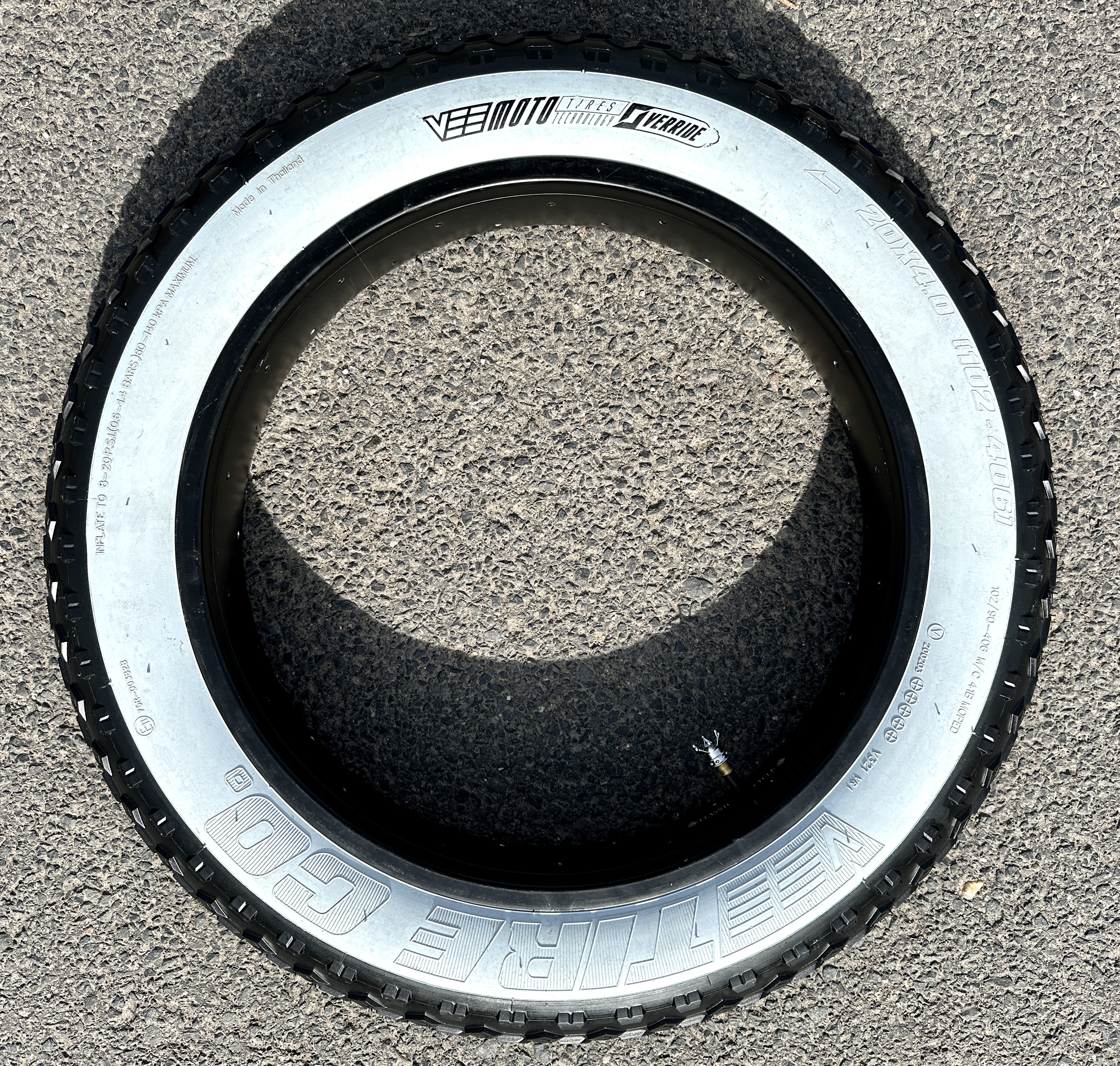 204 Vee Rubber E-Mission Command Reifen 20 x 4 schwarz, Weißwand