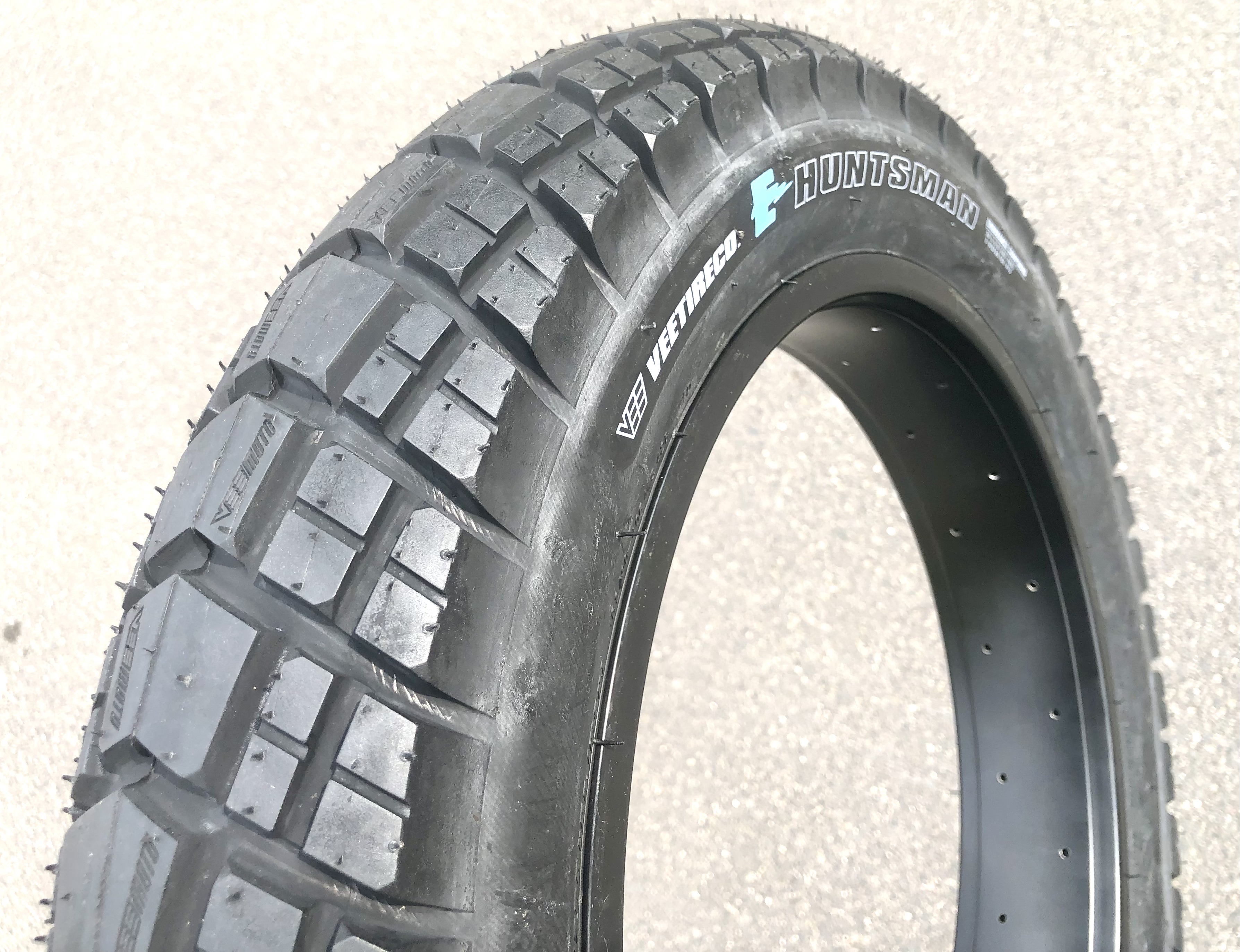204 Vee Rubber E-Huntsman Reifen 20 x 4.0  Zoll reinschwarz