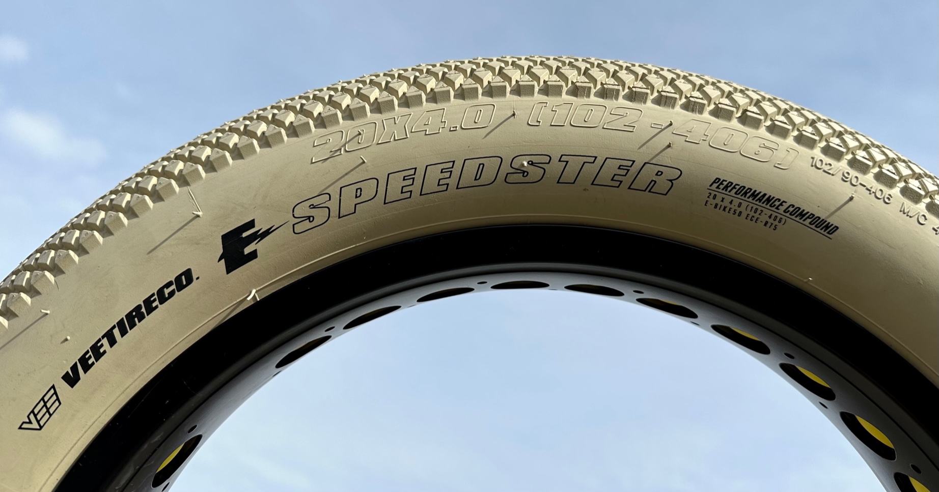Limited Edition E-Speedster Sandbeige, Reifen 20 x 4