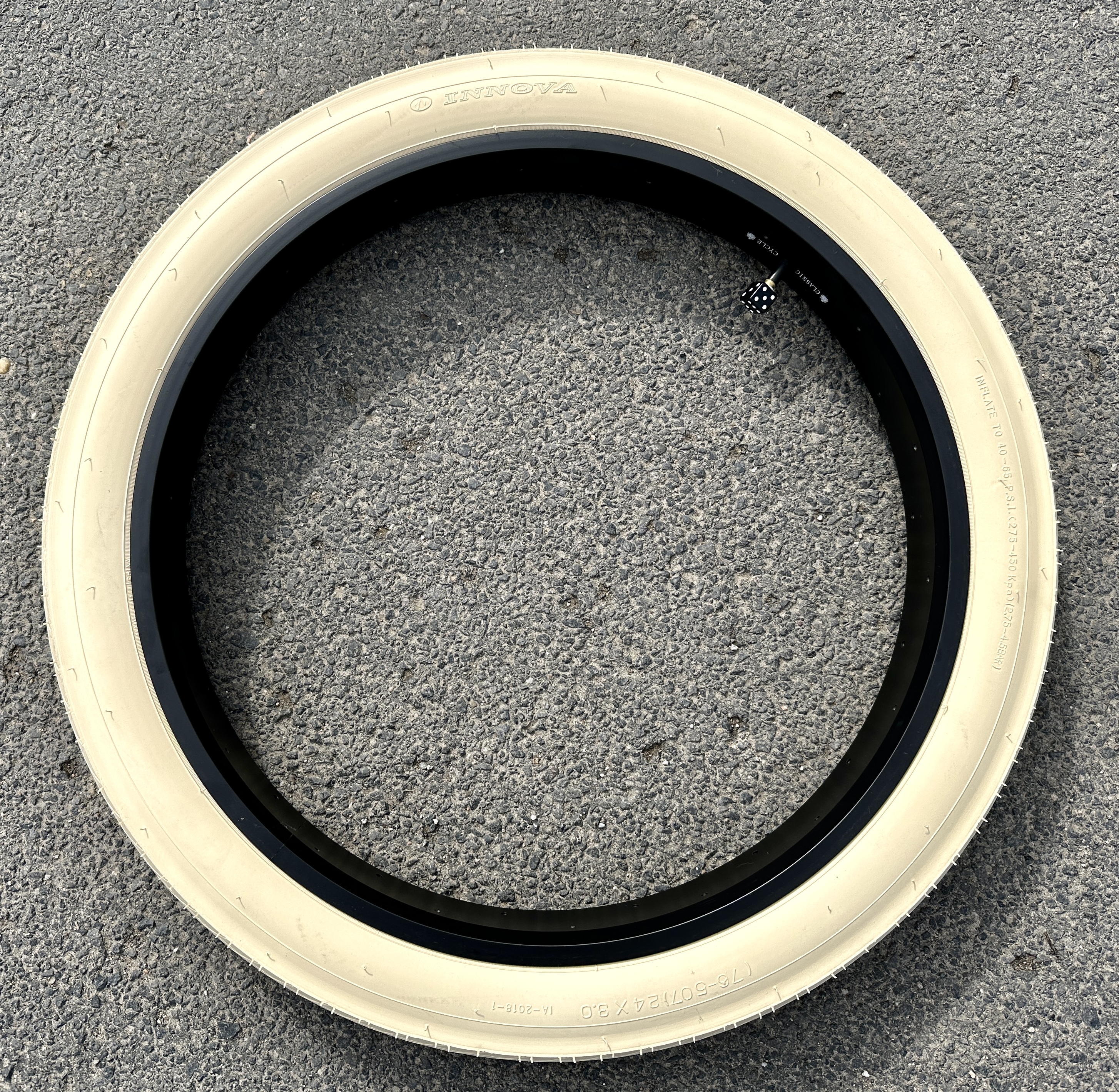 Reifen Street Hog 24 x 3.0 creme