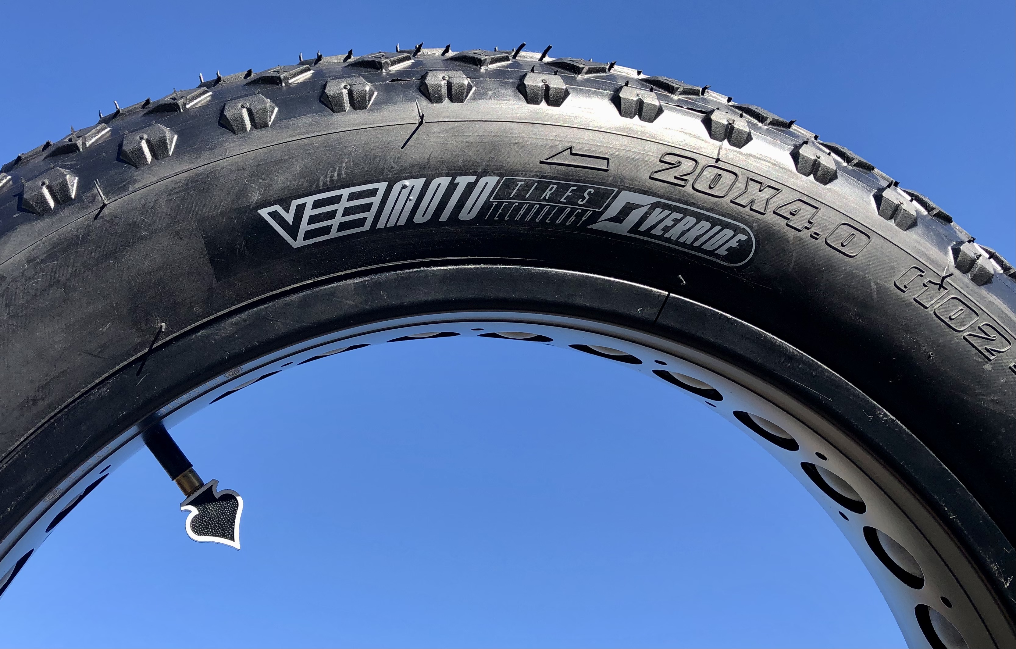 204 Vee Rubber E-Mission Command Reifen 20 x 4 schwarz