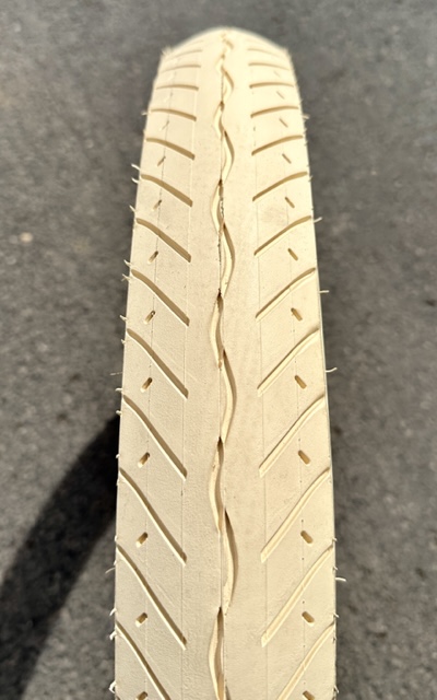Reifen Street Hog 24 x 3.0 creme